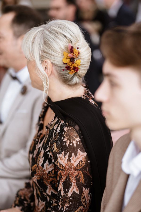 La cérémonie de mariage d'Eva et Xavier avec une décoration florale élégante.