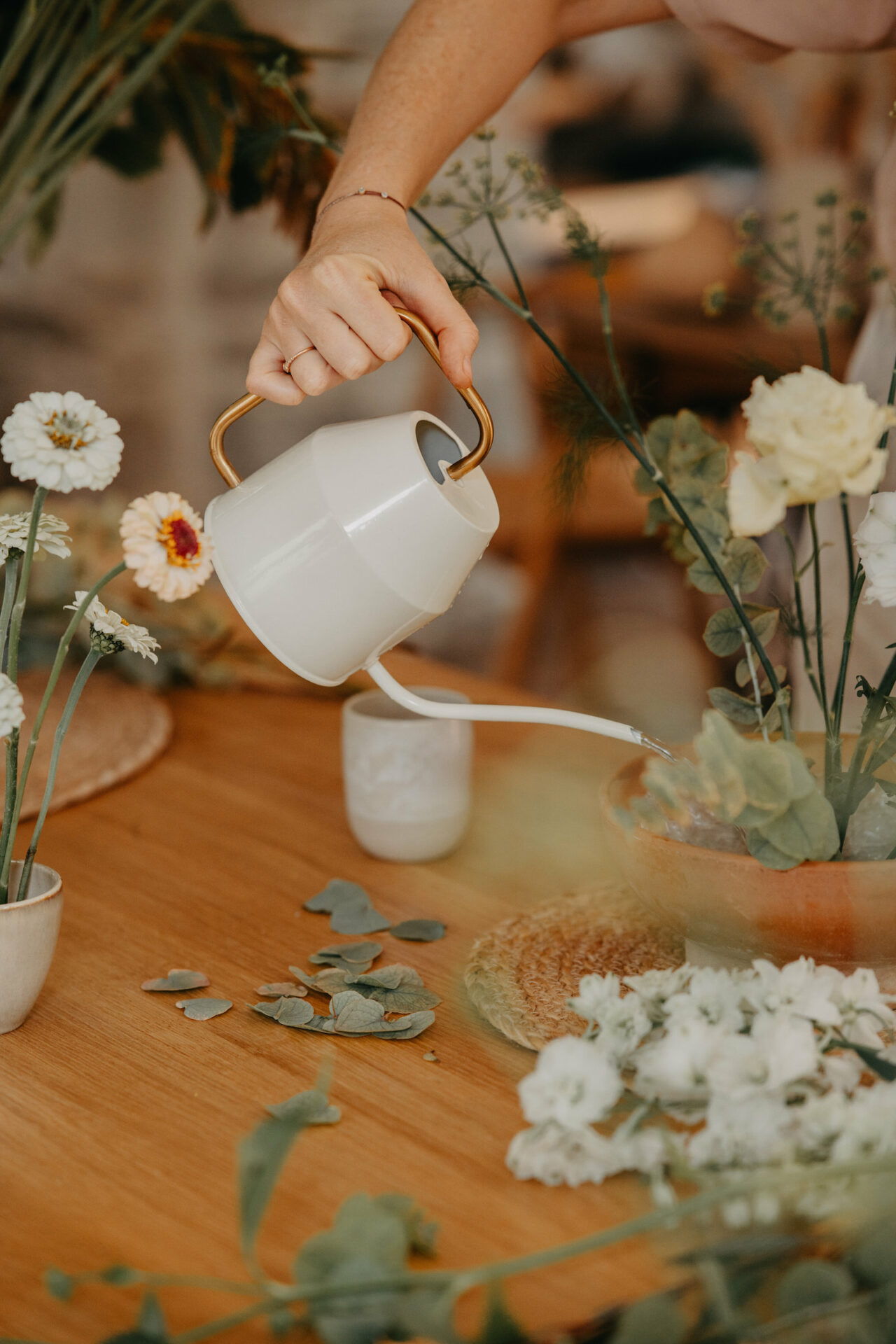 L’eau est l’élément vital pour les fleurs, indispensable pour leur croissance, leur santé et leur longévité.