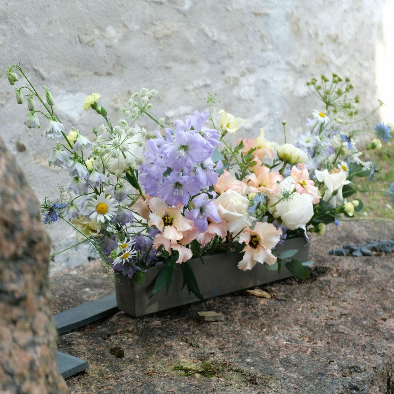 Les herbes hautes vous accompagne pour créer un hommage fleuri à vos proches.