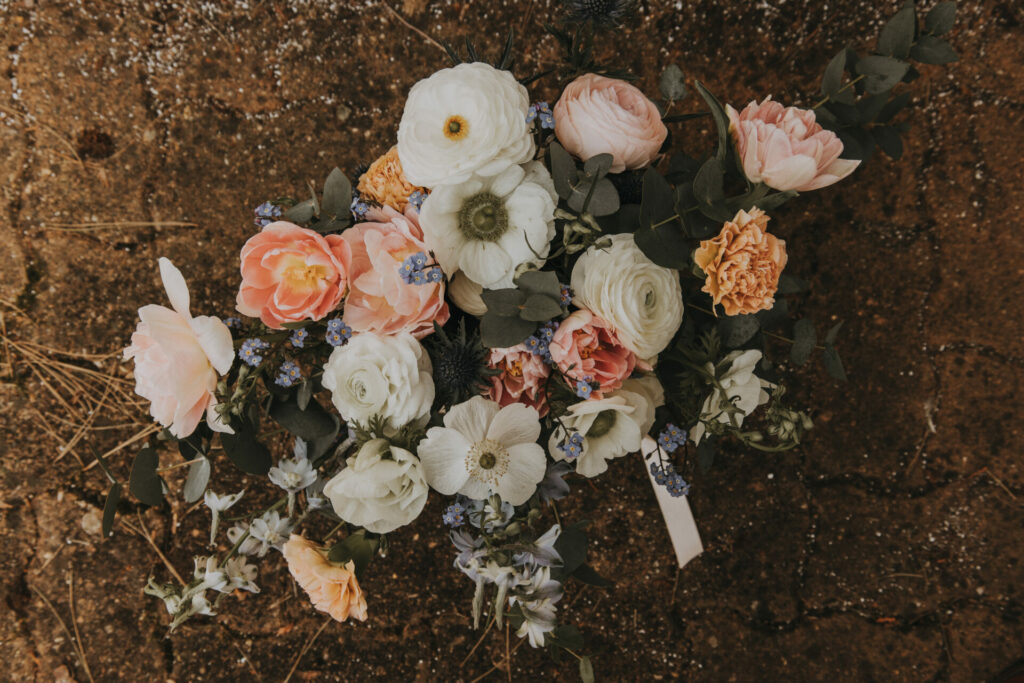 Les herbes hautes, fleuriste deuil, vous accompagne pour un hommage fleuri.