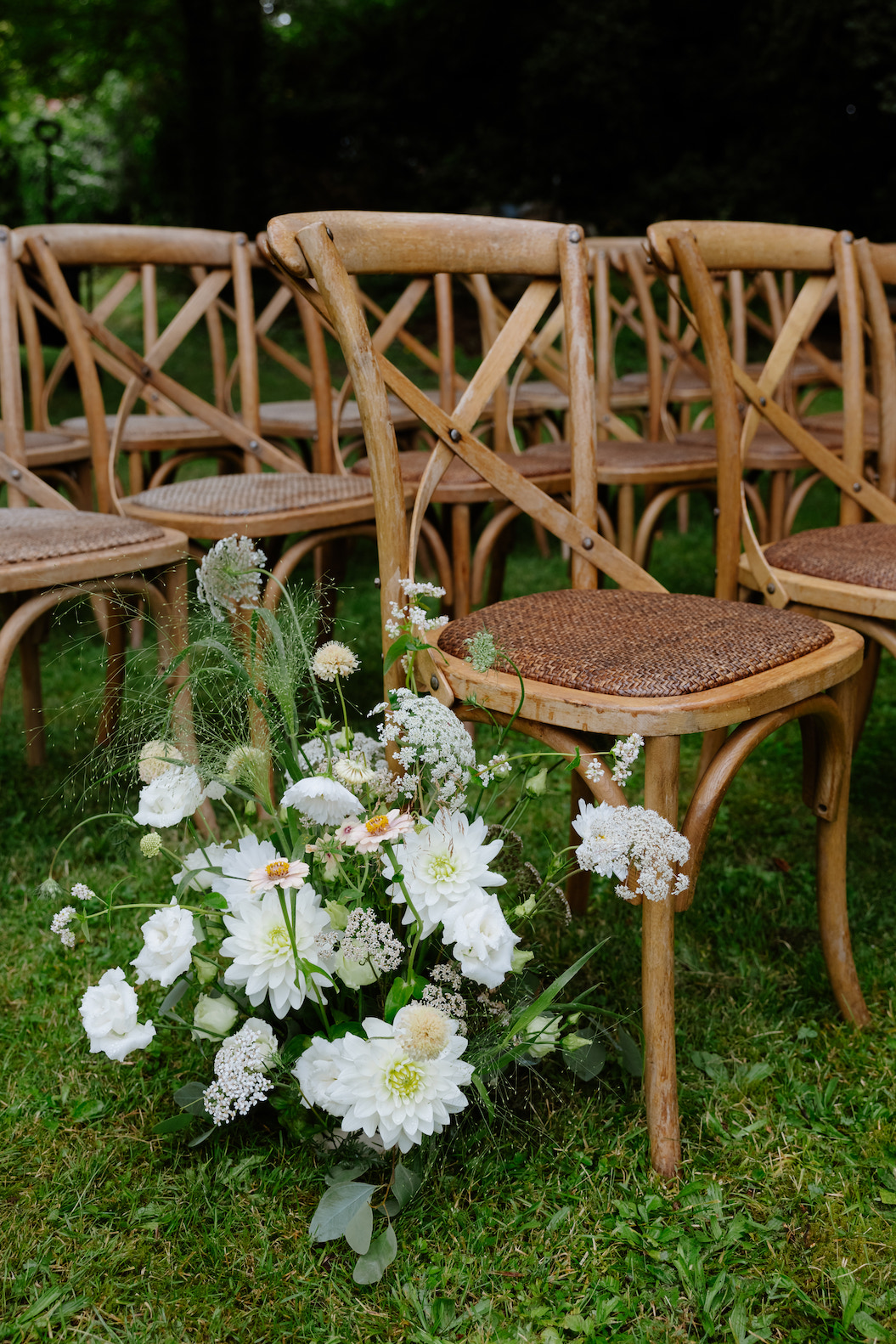 Décoration florale de mariage en Normandie avec les herbes hautes