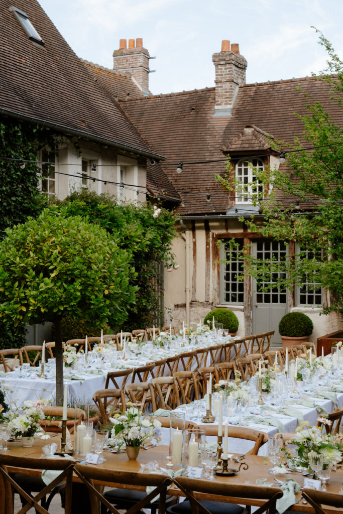 Décoration florale de mariage en Normandie avec les herbes hautes